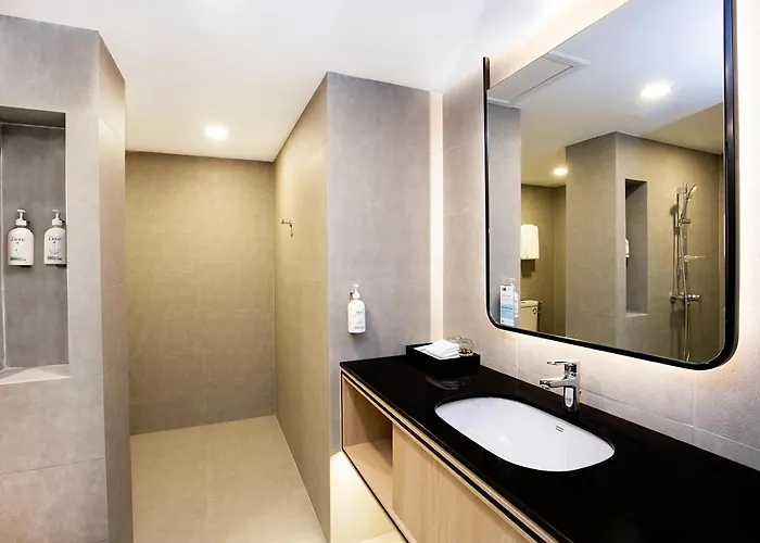 Express & Pier By Ihg Hotel 4*