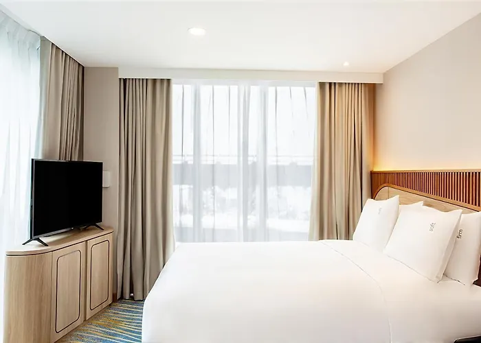 Hotel Express & Pier By Ihg 4*