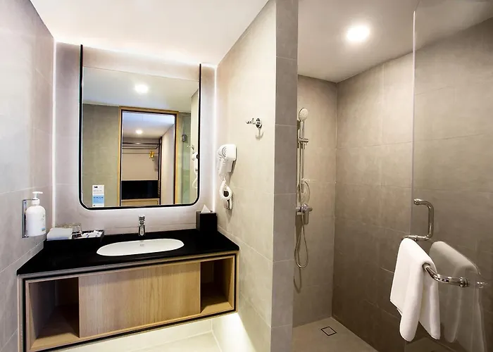 Express & Pier By Ihg Hotel 4*
