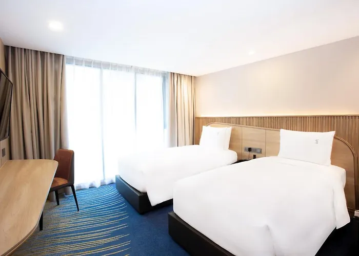 Express & Pier By Ihg Hotel 4*
