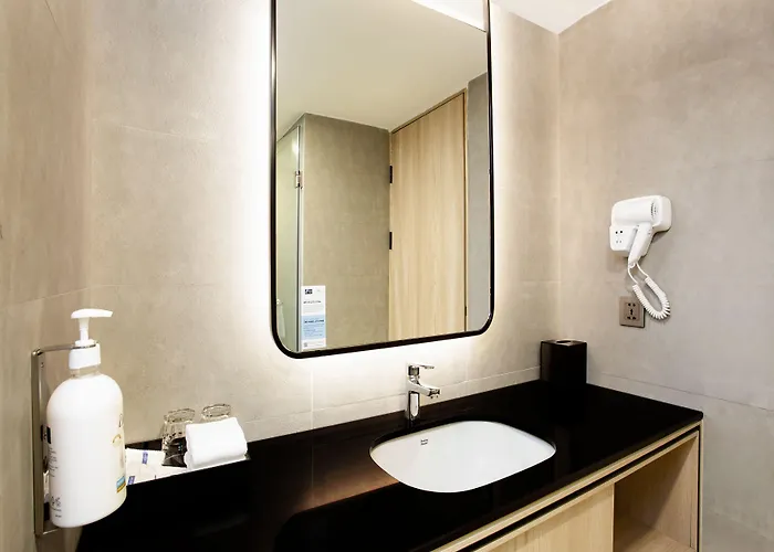 Express & Pier By Ihg Hotel 4*