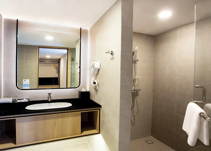 Express & Pier By Ihg Hotel